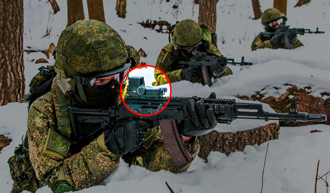 Бойцы на испытаниях комплекта «Ратник». В том числе АК-12 со штатным коллиматором