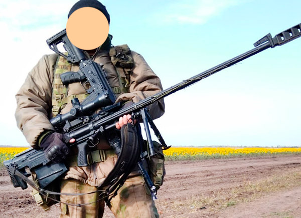 Наш снайпер в зоне СВО с винтовкой АСВК. Вторичка: АК-12 с подствольником. Всё серьёзно. Никаких пистолетиков...