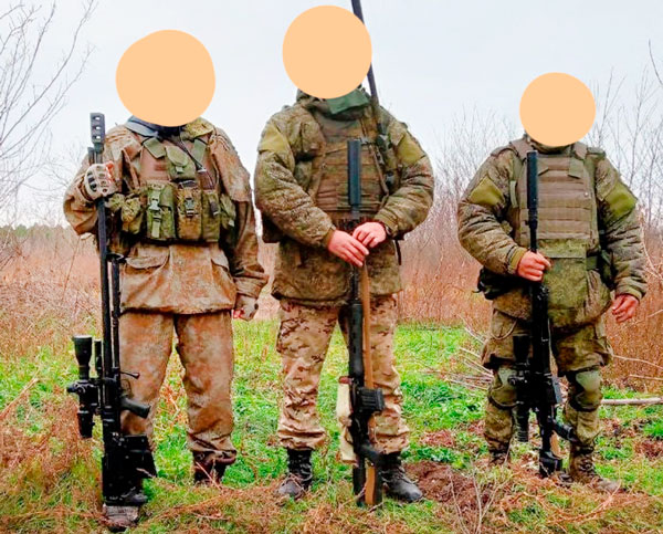 Снайперы. Слева боец с АСВК