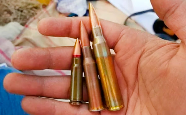 Слева направо 7.62х39, 7.62х54, .338 Lapua Magnum