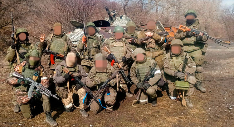 Бойцы с АК-74М и ПКМ