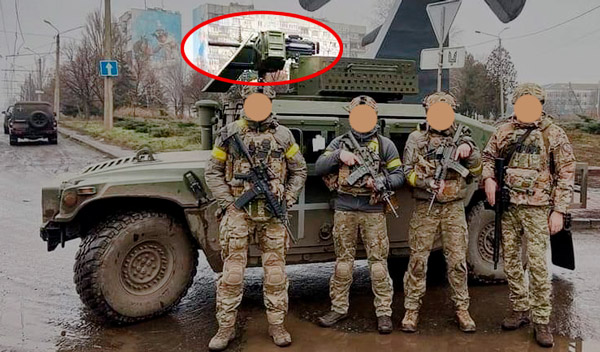 А это, для сравнения, Mk 19, переданный вместе с «Хамви» американцами в ССО 404-ой. Засвечен в Бахмуте (Артёмовске) во время пиар фото-сессии тех самых ССО. Декабрь 2022. Кресты на технике впечатляют не менее, чем крутая чистая экипировка и НАТОвские карабины M4...