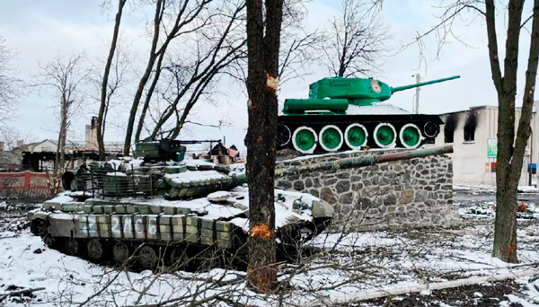 А вот за советским Т-34 танку ВСУ не спрятаться... Волноваха. Март 2022 года